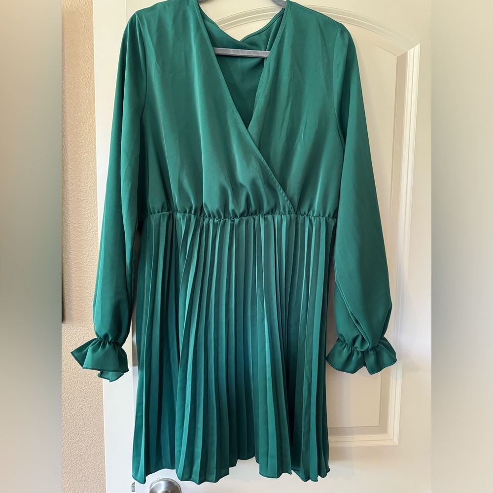 XL Long Sleeve Green Swing Pleated Dress